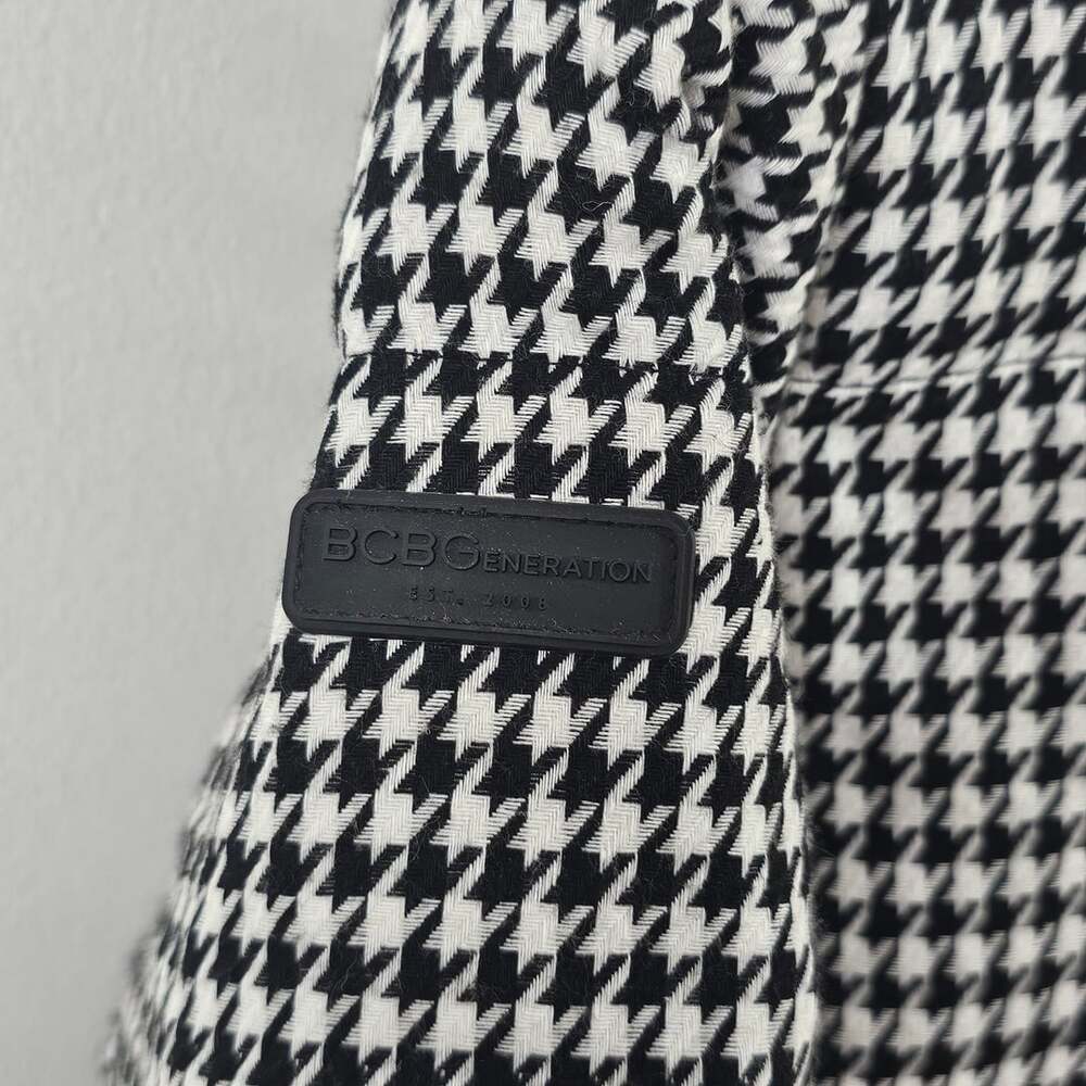 BCBGeneration Women’s M Houndstooth Puffer Jacket Black White Cropped Preppy - Picture 6 of 10